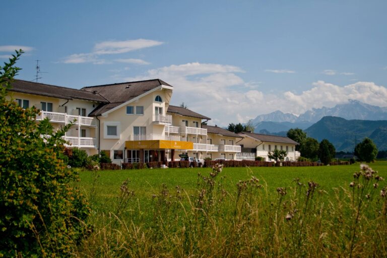Hotel Momentum Außenansicht von schräg links